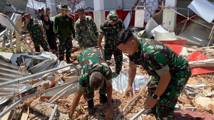 TNI Kerahkan Pasukan Tangani Dampak Gempa M 7,6 di Sulawesi Utara