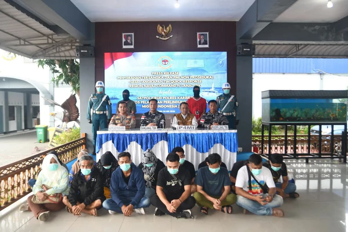 TNI AL Gagalkan Penyelundupan 14 PMI Ilegal di Perairan Karimun