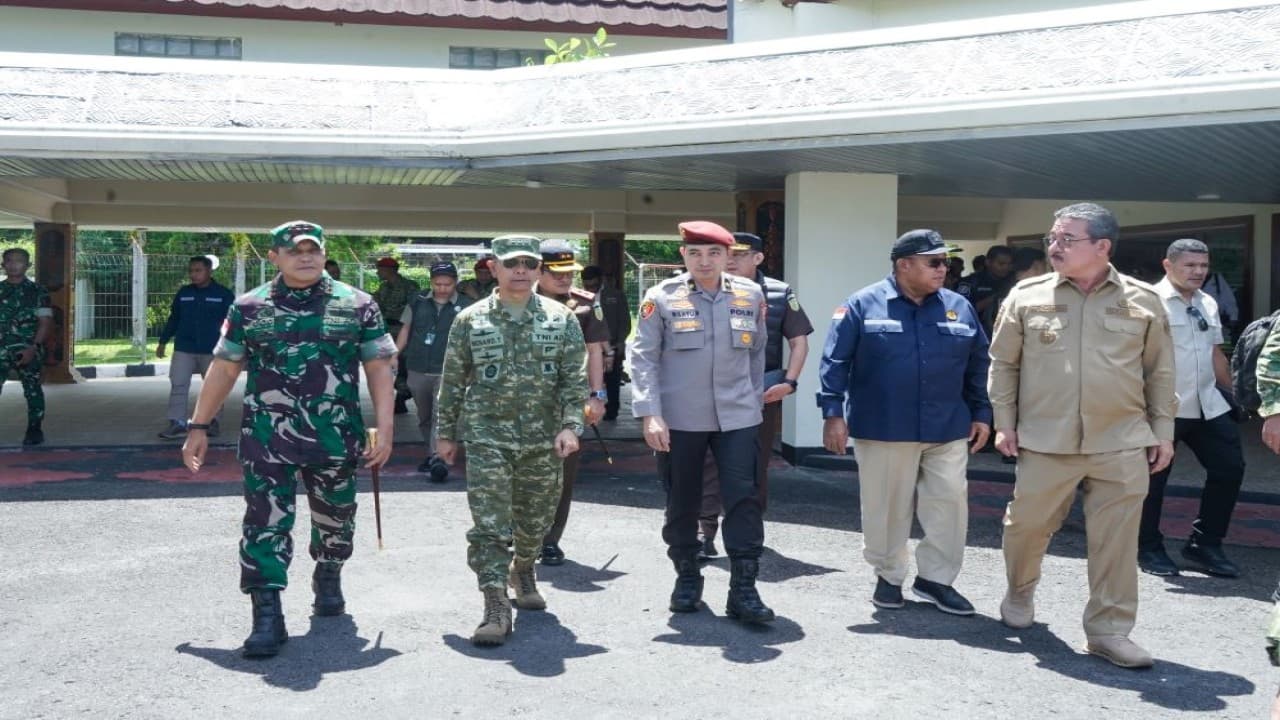 TNI dan Satgas PKH Tertibkan Tambang Emas Ilegal Gunung Botak, 16 WNA Diamankan