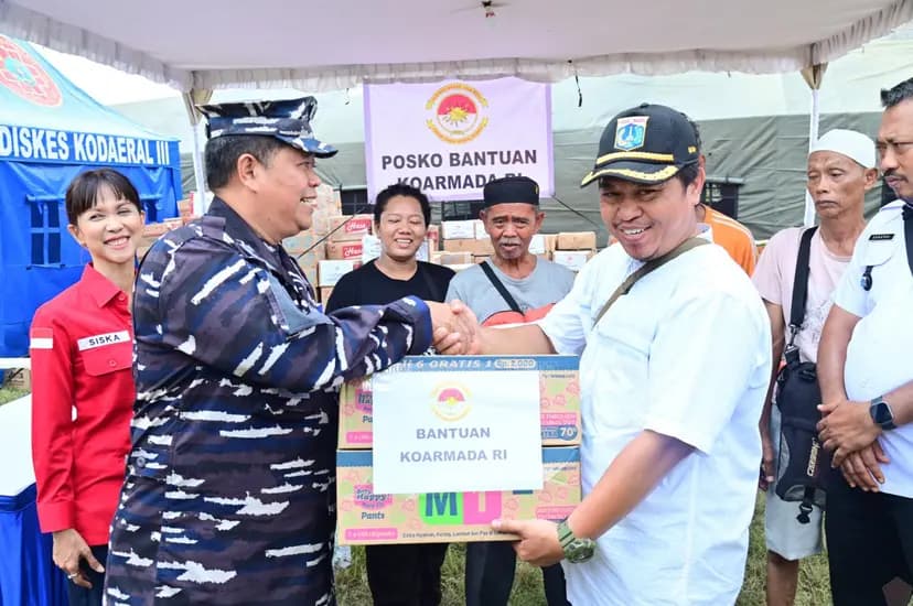 Koarmada RI Salurkan Bantuan Kemanusiaan untuk Korban Kebakaran Kemayoran
