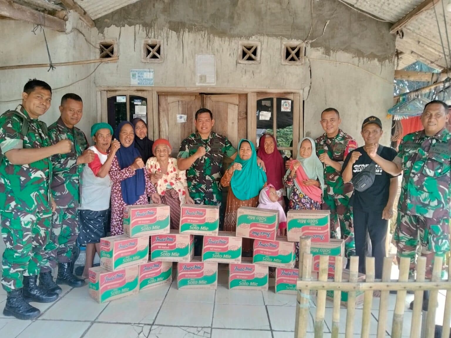 Danramil 04/Cikupa Salurkan Bantuan Sembako untuk Janda Lansia dan Warga Kurang Mampu di Tangerang