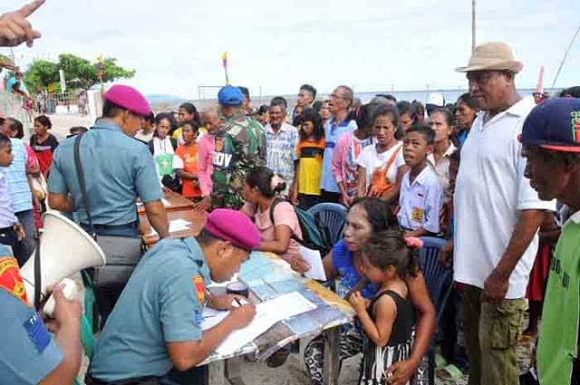 KRI dr. Soeharso-990 Layani Warga Pulau Lakor, Bukti Nyata Kepedulian TNI untuk Masyarakat Terluar Indonesia