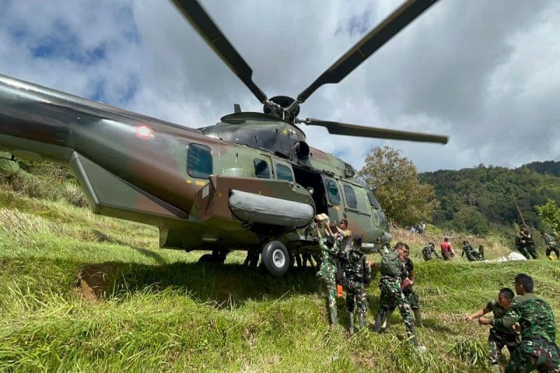 Helikopter TNI AU Buktikan Aksi Nyata, Logistik 2,33 Ton Tembus Medan Terjal Sungai Limau