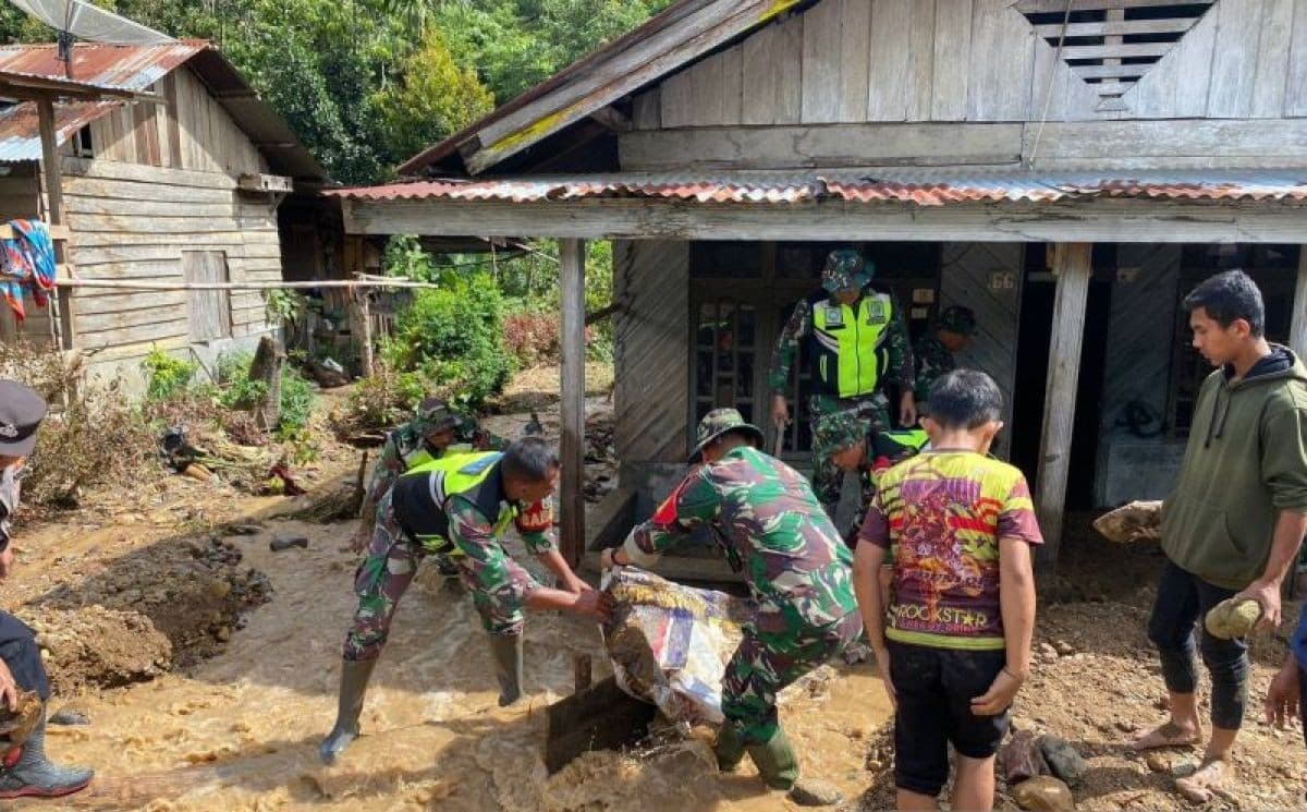 Semangat Gotong Royong dalam Musibah - Refleksi Kemanusiaan Pascabanjir.