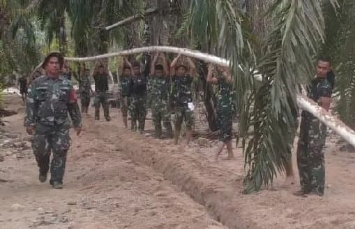 TNI Bangun Jalur Pipa Air Bersih untuk Warga Terdampak Bencana di Tapanuli Tengah
