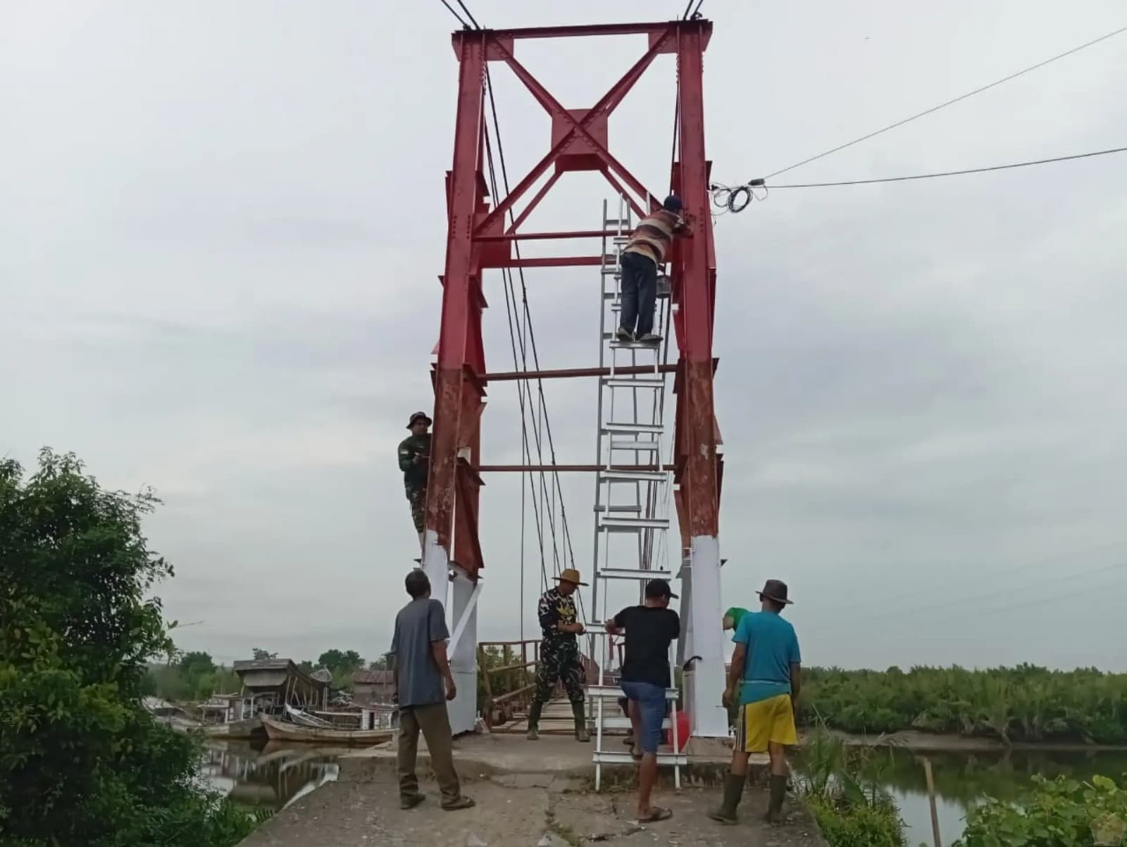 Kodim 0203 Langkat Tuntaskan Rehabilitasi Jembatan Gantung Perintis Garuda