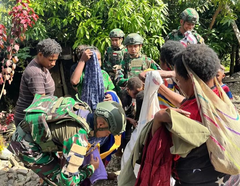 Kehangatan Prajurit TNI di Pegunungan Papua Menguatkan Ikatan Kemanusiaan di Tengah Keterbatasan