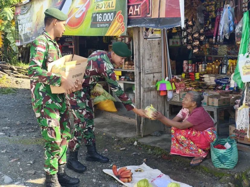 Kehangatan Prajurit di Tapal Batas Negeri Hadirkan Kepedulian Nyata bagi Warga Desa Eban