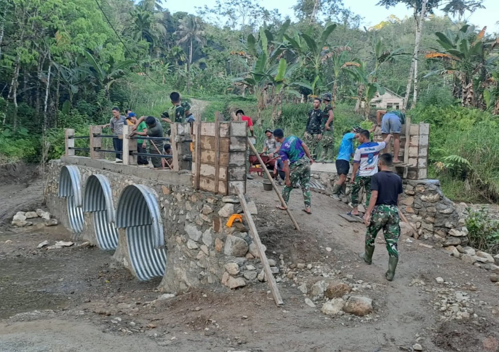 Jembatan Aramco di Nias Rampung Bukti Nyata Sinergi TNI dan Masyarakat Membuka Akses dan Harapan Baru