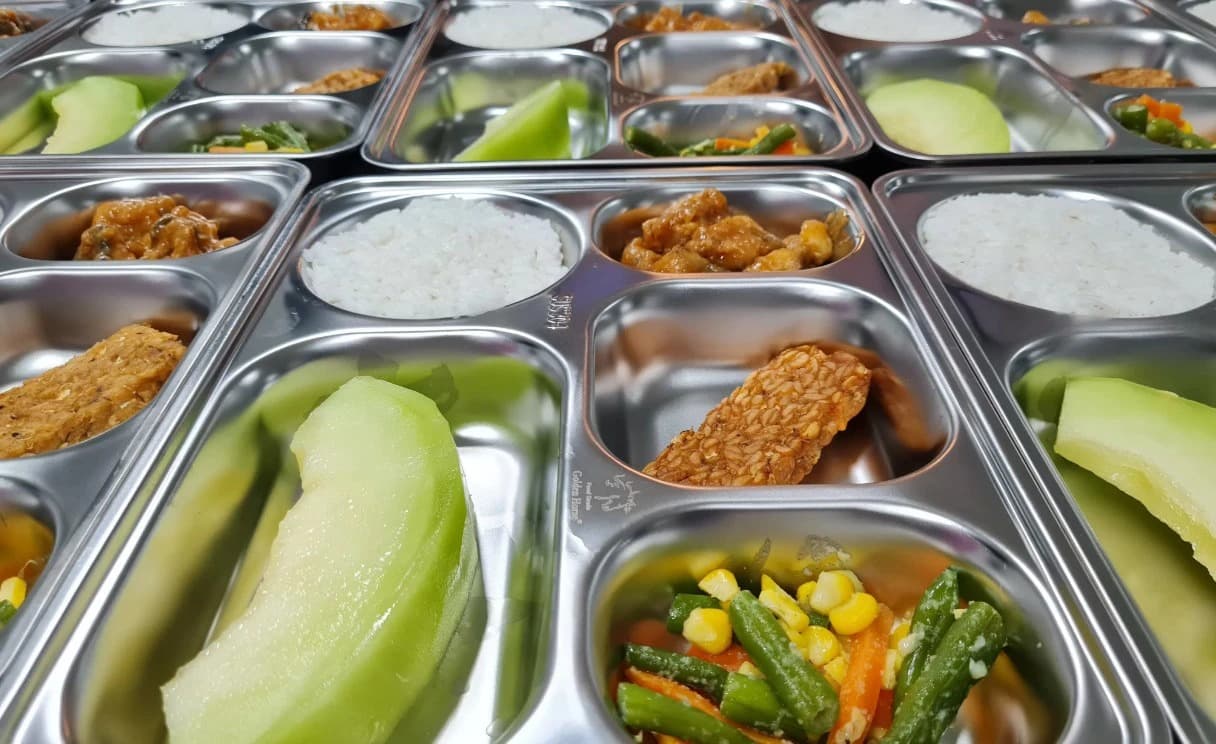 Penyaluran Makan Bergizi Gratis Tetap di Sekolah, Terancam Terhenti Saat WFH Diterapkan