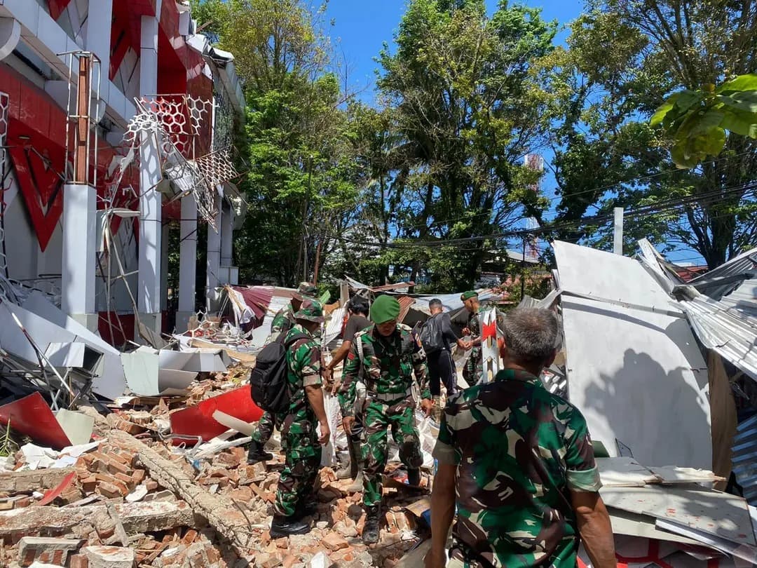 Gempa M 7,6 Guncang Sulawesi Utara, TNI Kerahkan Personel Bantu Evakuasi dan Pemulihan