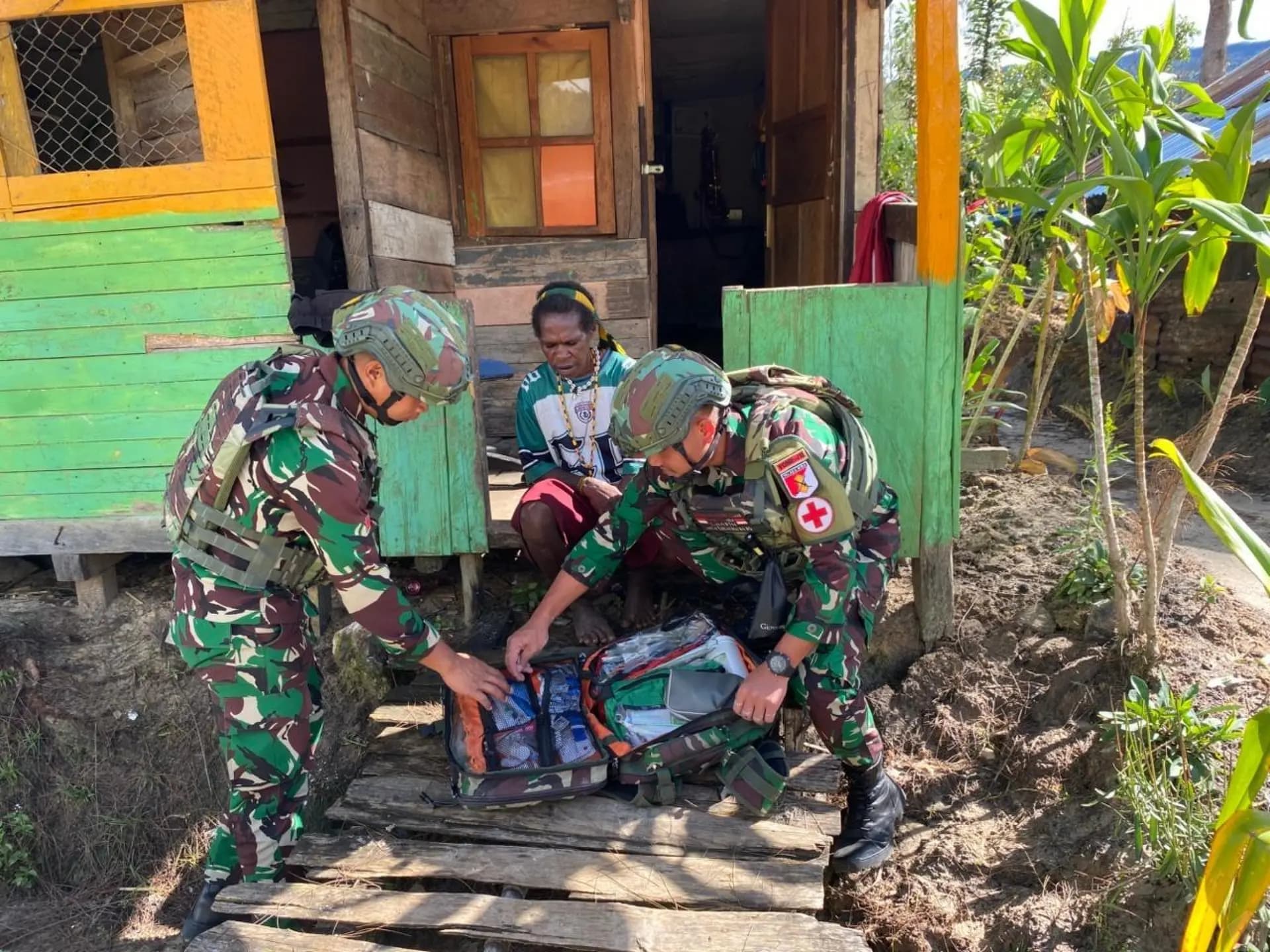 Satgas Yonif 711/Raksatama Gelar Layanan Dokter Keliling di Paniai, Jemput Kesehatan Warga di Wilayah Terpencil Papua Tengah