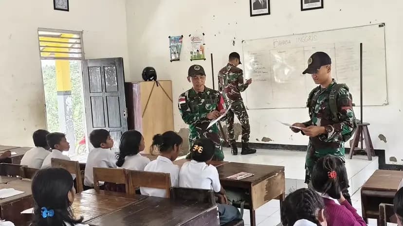 Satgas Yonarmed 12 Kostrad Ajarkan Bahasa Inggris untuk Siswa Perbatasan