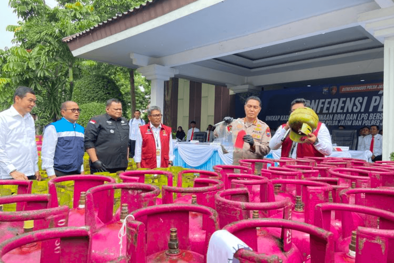 TNI-Polri Tegas: Tak Ada Perlindungan bagi Oknum Terlibat Penyalahgunaan BBM dan LPG Subsidi