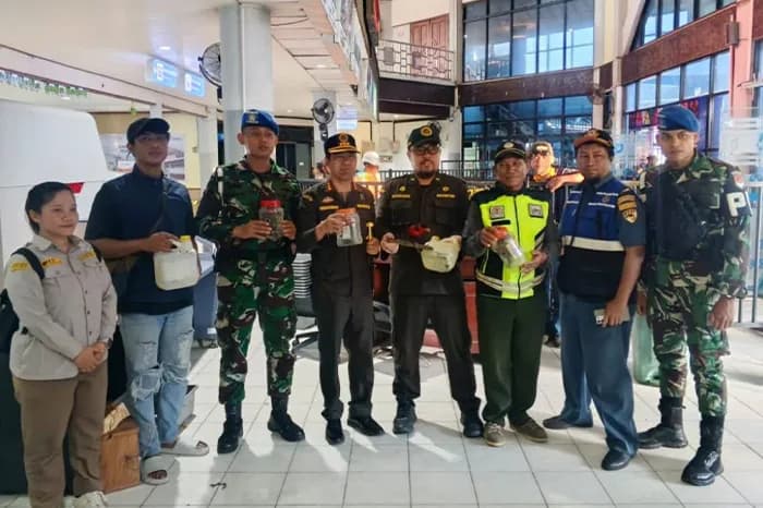 TNI AL Gagalkan Penyelundupan Satwa Dilindungi di Sorong, Enam Burung Endemik Papua Diselamatkan