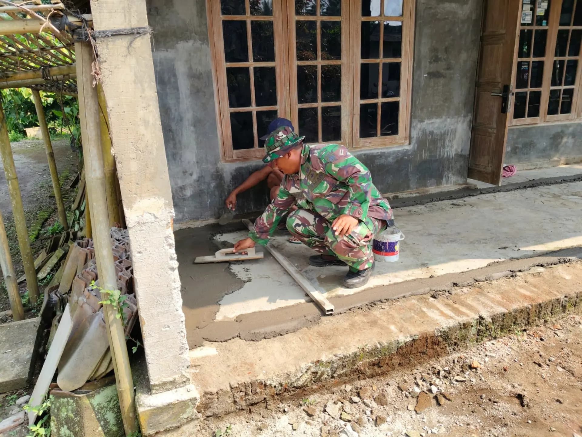 RTLH Program TMMD di Sleman Masuki Tahap Pemasangan Keramik