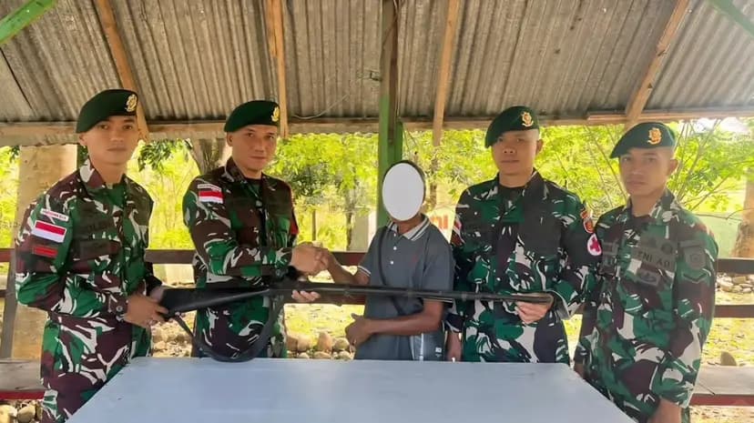 Yonarmed 12 Kostrad Bangun Kepercayaan Warga, Senjata Api Springfield Diserahkan Sukarela di Perbatasan