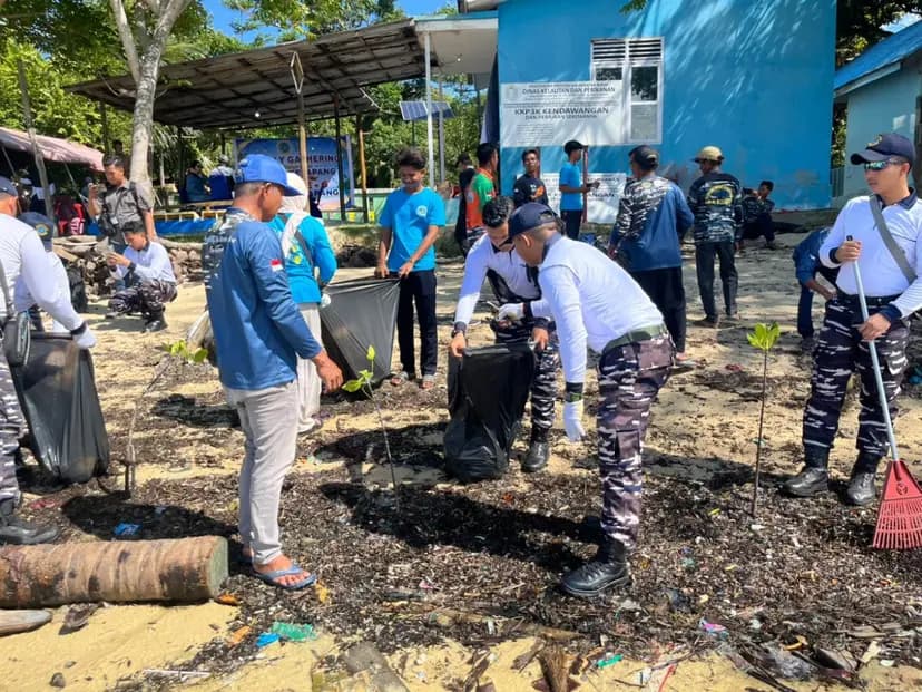 HUT Ke-6 Lanal Ketapang, TNI AL Perkuat Kepedulian Sosial dan Pelestarian Lingkungan Pesisir