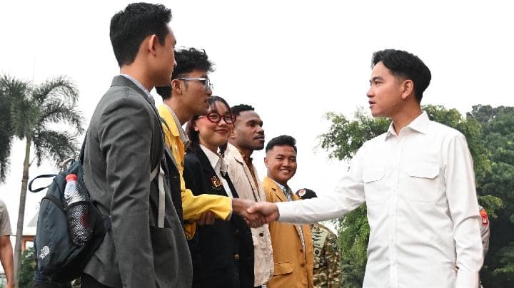 Gibran Ajak Lima Mahasiswa Pantau MBG dan Koperasi Desa Merah Putih di Indonesia Timur