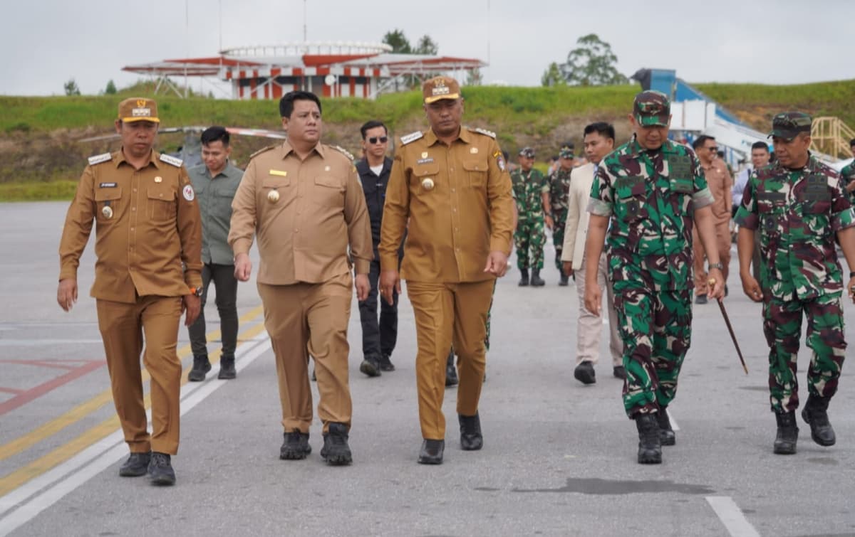 KASAD Maruli Simanjuntak Resmikan Sumur Bor dan Salurkan Bantuan Sosial di Bona Pasogit
