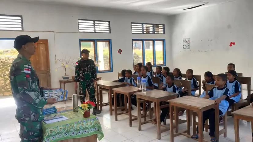 Yonarmed 12 Kostrad Tanamkan Nilai Pancasila dan Bagikan Buku Bacaan kepada Siswa di Perbatasan RI-RDTL