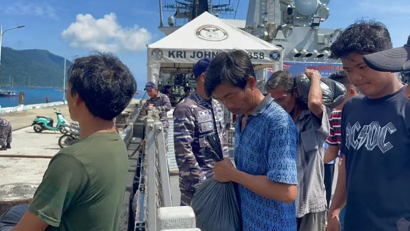 Prajurit KRI John Lie-358 Gelar Bakti Sosial untuk Nelayan dan Warga Pesisir Pulau Sabang Mawang