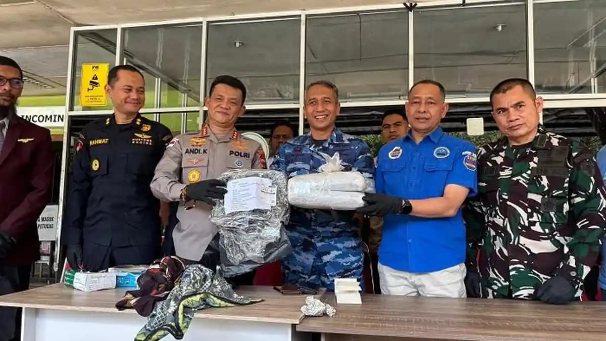 TNI AU dan Petugas Bandara SIM Gagalkan Pengiriman 2,8 Kilogram Ganja ke Bandung