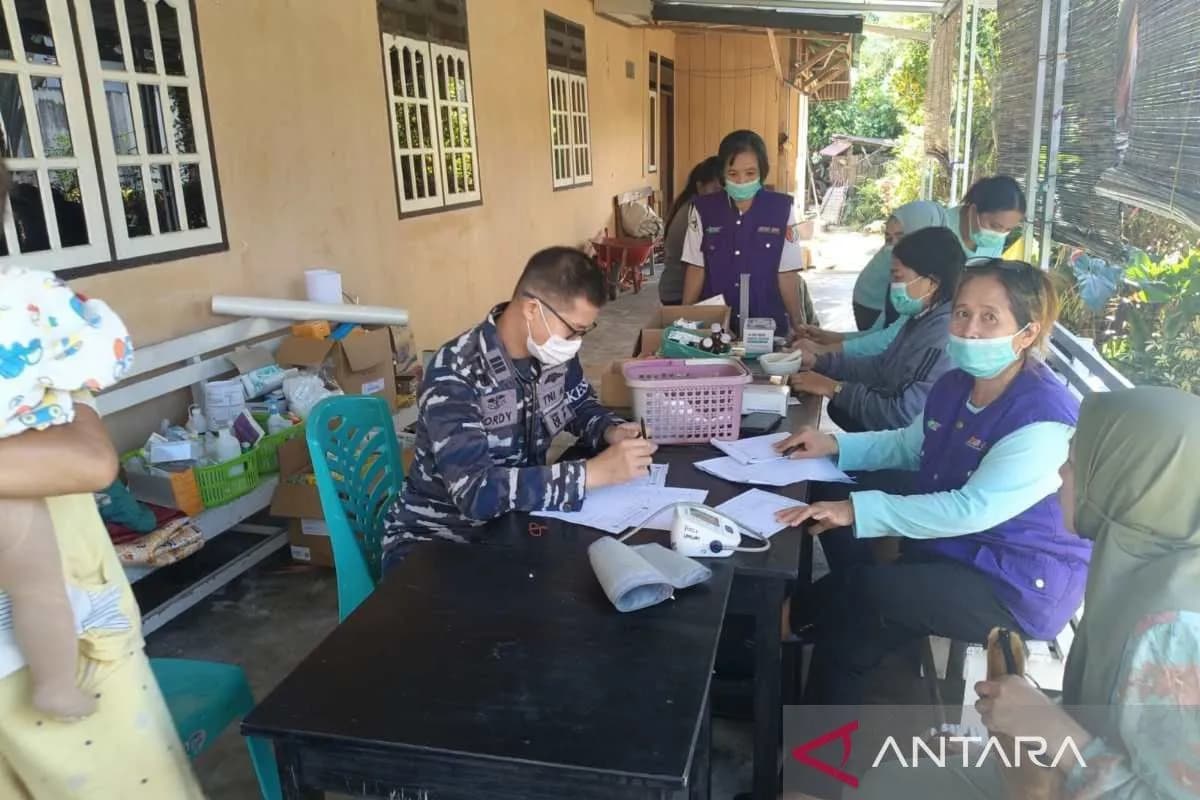 TNI AL Bangun Posko Darurat dan Salurkan Bantuan bagi Korban Gempa M6,7 di Sigi