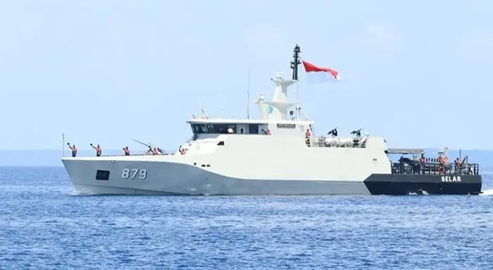 TNI AL Kerahkan KRI Selar-879 Bawa Bantuan untuk Korban Gempa di Kepulauan Sangihe dan Talaud