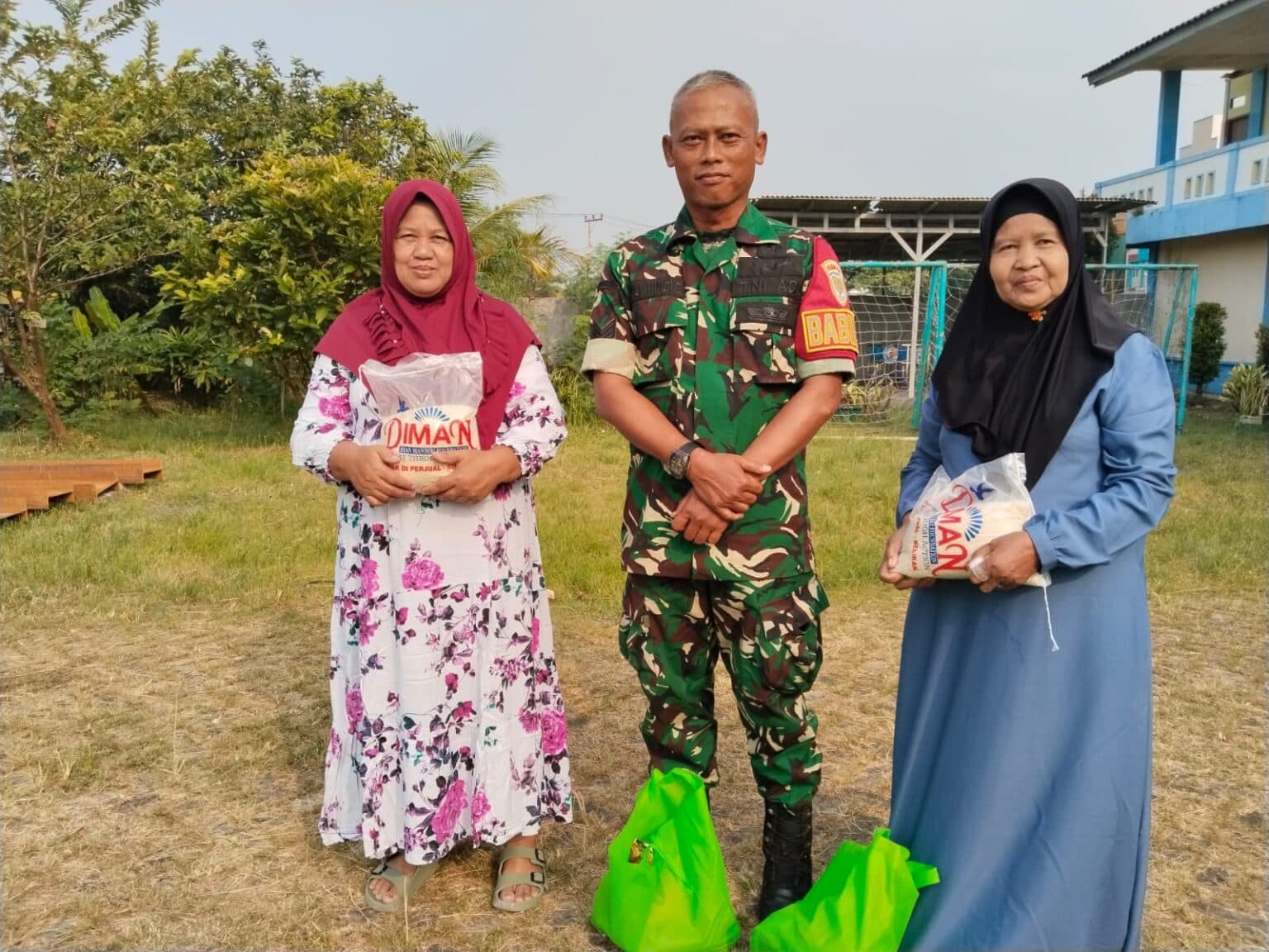 Koramil Batuceper Salurkan Bantuan Sembako untuk Warga Tangerang, Perkuat Kepedulian Sosial dan Kemanunggalan TNI-Rakyat