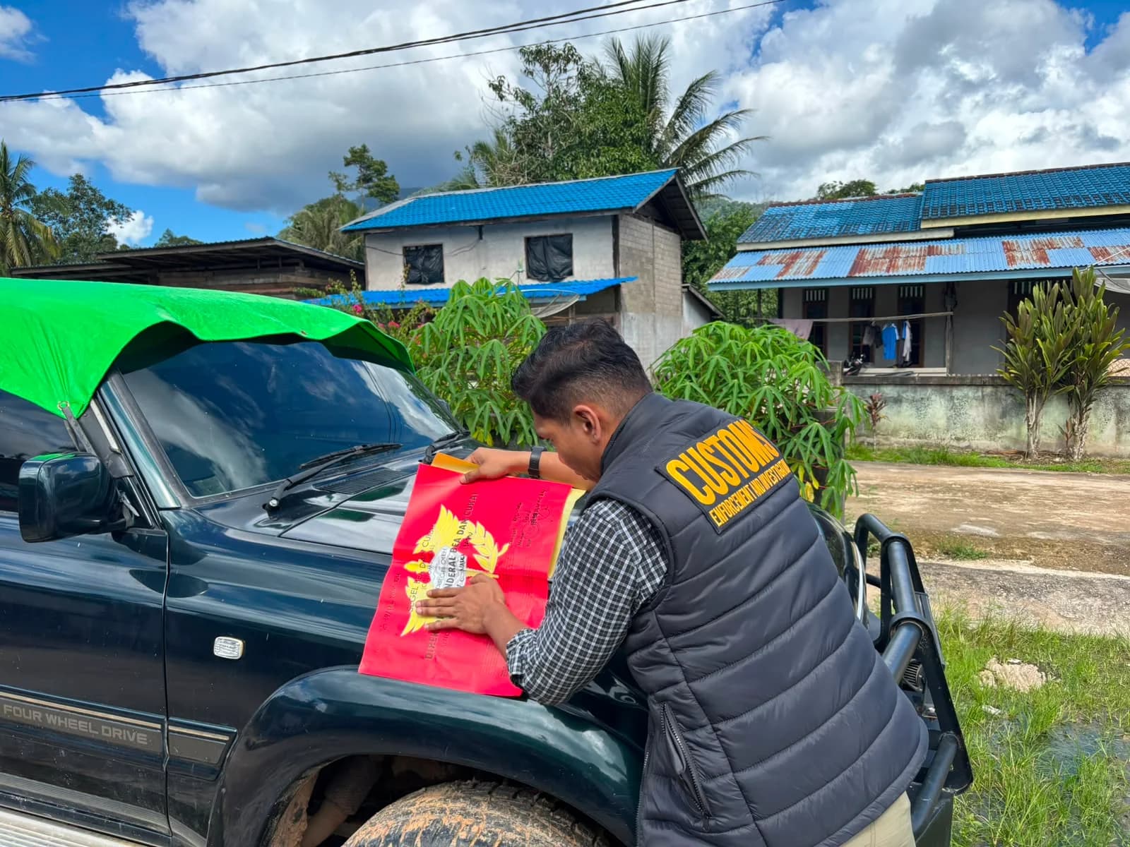 Aparat Gabungan Gagalkan Penyelundupan Toyota Land Cruiser Ilegal di Perbatasan RI–Malaysia, Perkuat Pengawasan Jalur Tikus