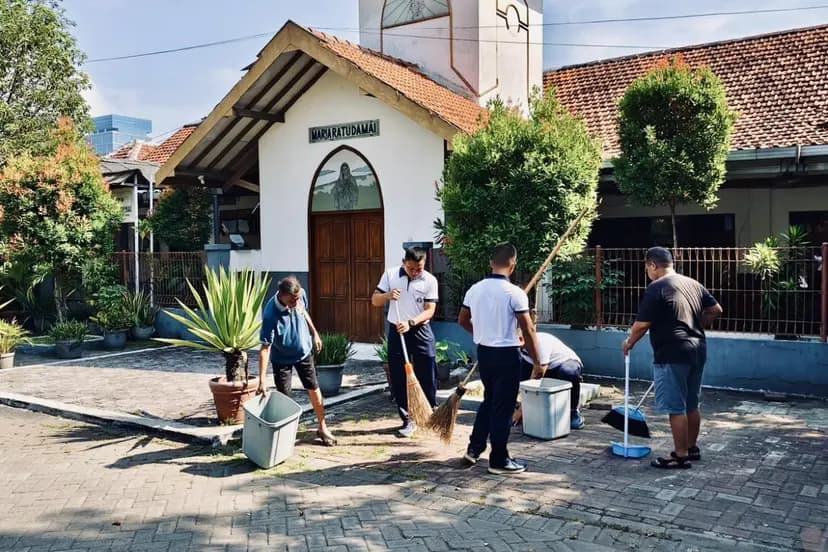 Prajurit Yonranratfib 2 Marinir Manfaatkan WFH untuk Kerja Bakti Bersihkan Rumah Ibadah