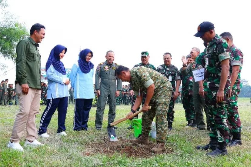 Dukung Gerakan Indonesia ASRI, Lanud Halim Perdanakusuma Tanam 1.300 Pohon