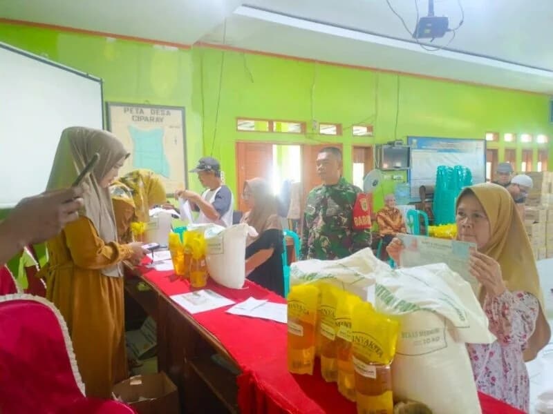 Babinsa Kawal Penyaluran Bantuan Ketahanan Pangan, Wujudkan Distribusi Tepat Sasaran dan Perkuat Kesejahteraan Warga