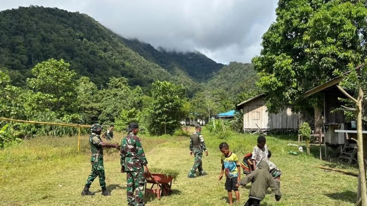 Satgas Pamtas Yonif 511/DY Gelar Karya Bakti di Mamberamo Raya, Perkuat Kemanunggalan TNI dan Masyarakat