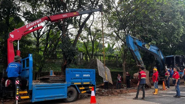 Perbaikan Jalan Amblas Lenteng Agung Masuki Tahap Pengecoran, Akses Menuju Depok Ditargetkan Segera Normal