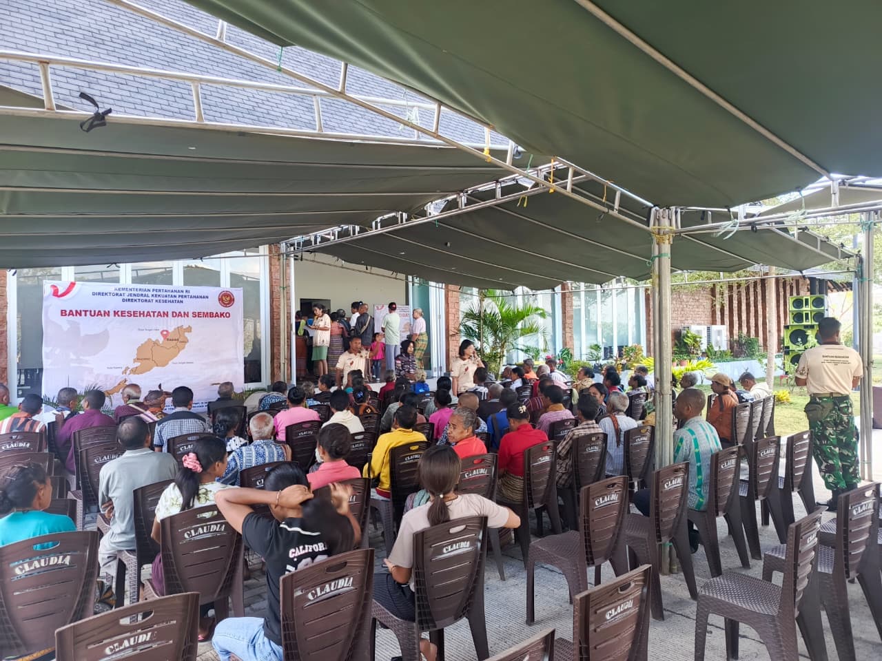 Kemhan Gelar Bantuan Kesehatan dan Bansos bagi Masyarakat Perbatasan Napan di NTT
