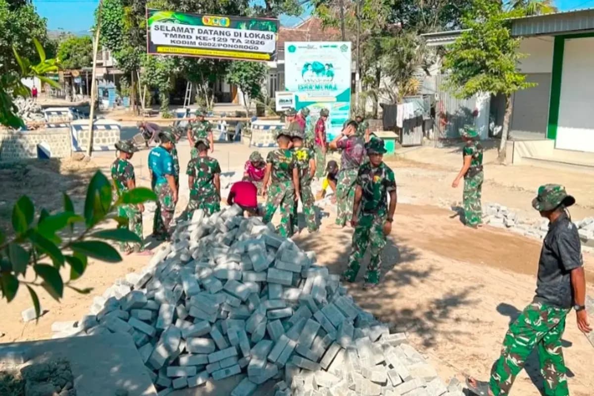 TMMD Ke-129 Kodim 0802/Ponorogo Percepat Pembangunan Infrastruktur Bersama Warga Desa Bulu Lor