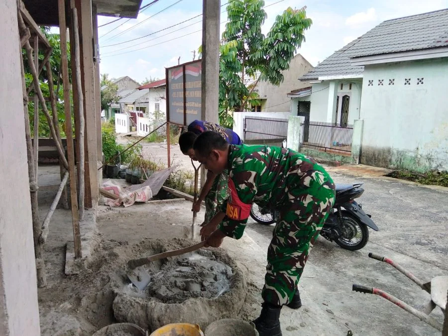 Babinsa Koramil Sail Gotong Royong Bangun Rumah Ibadah, Perkuat Kebersamaan dengan Warga